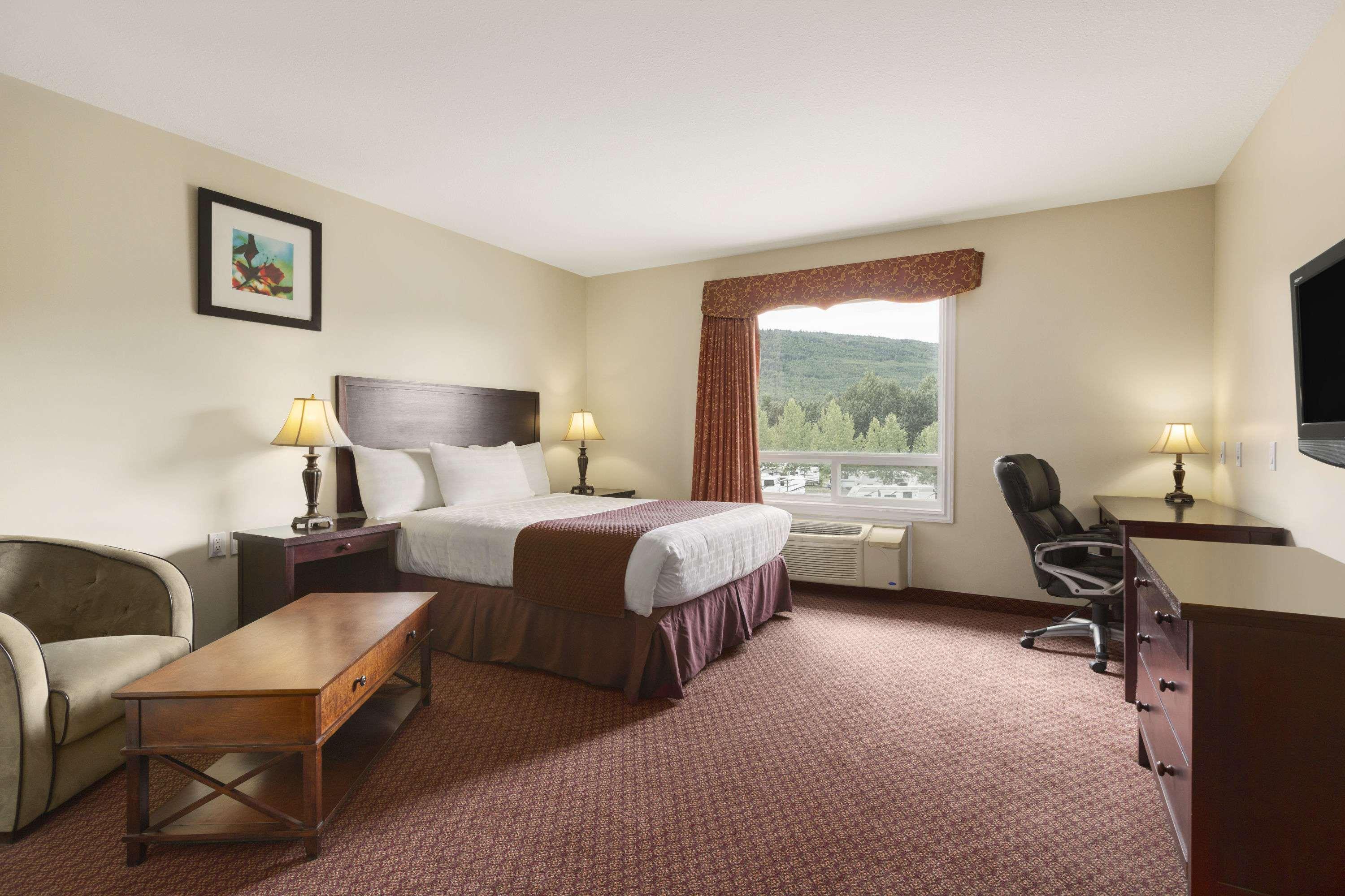 Days Inn By Wyndham Chetwynd Buitenkant foto