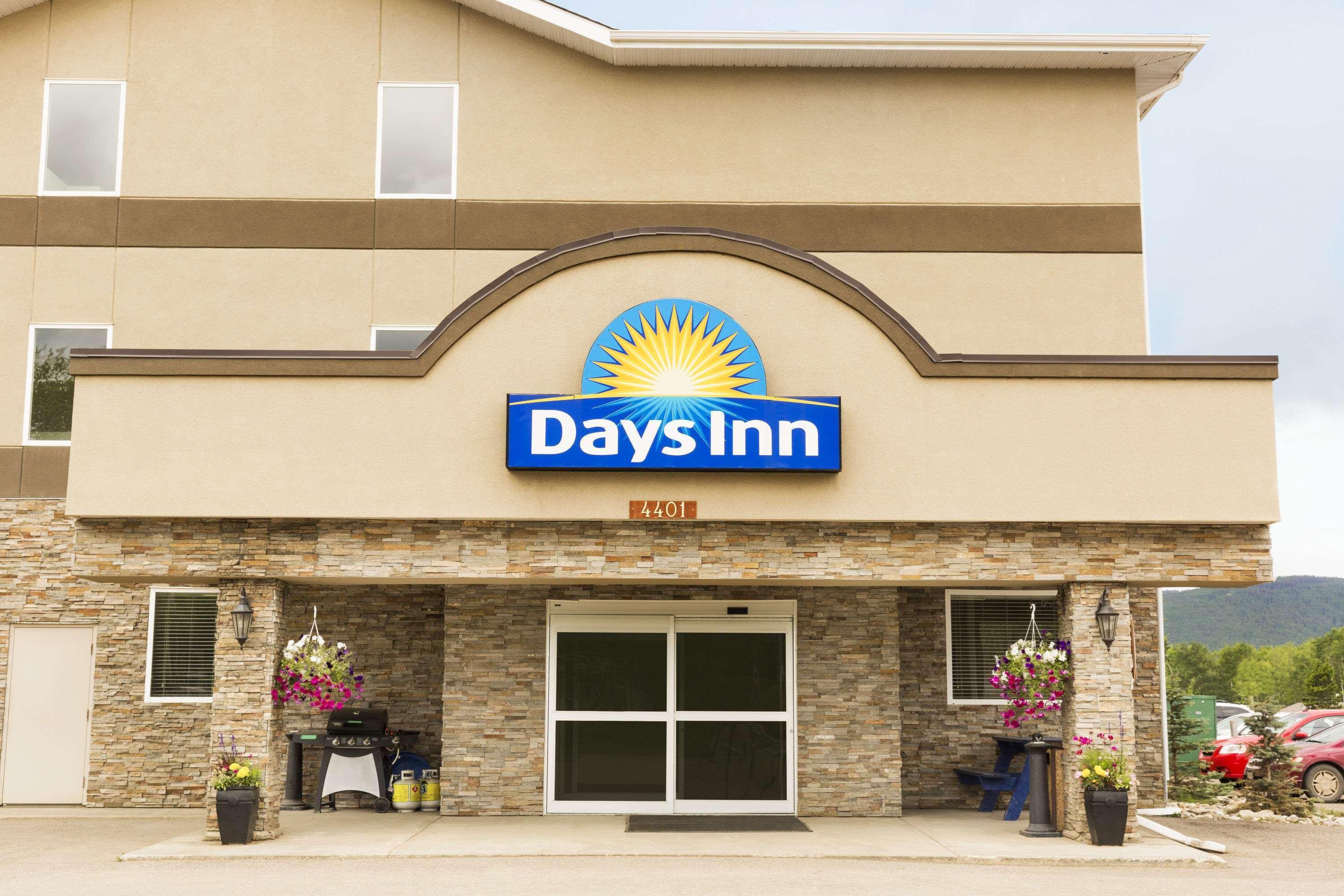 Days Inn By Wyndham Chetwynd Buitenkant foto