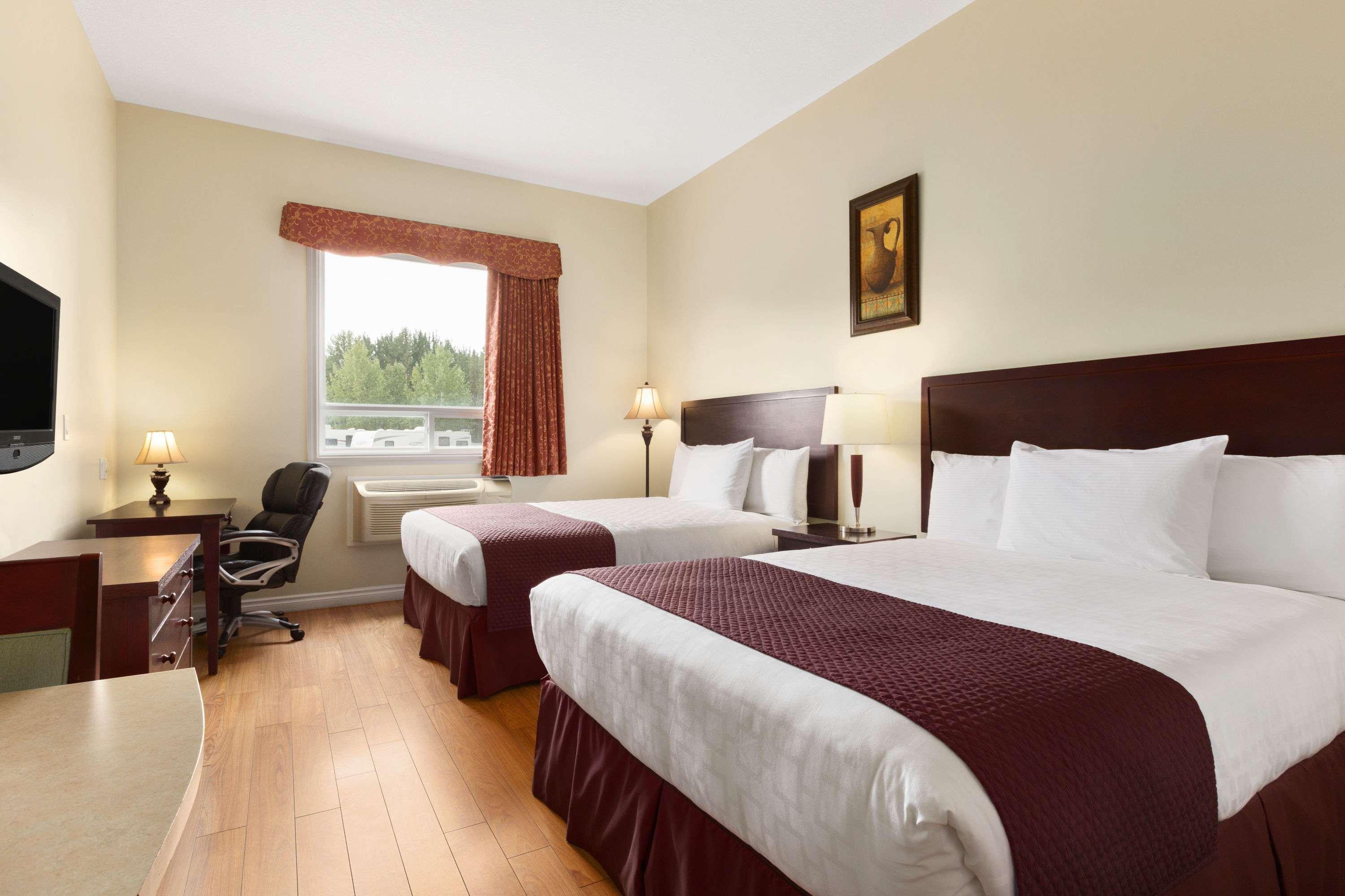 Days Inn By Wyndham Chetwynd Buitenkant foto