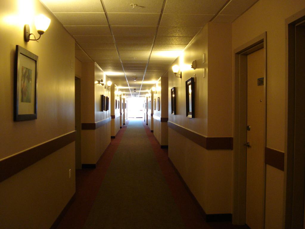 Days Inn By Wyndham Chetwynd Buitenkant foto
