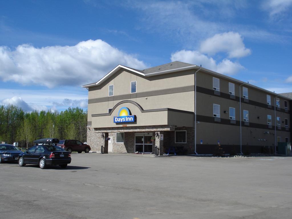 Days Inn By Wyndham Chetwynd Buitenkant foto